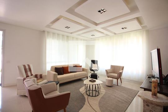Sala de casa de condomínio para alugar com 4 quartos, 329m² em Jacarepaguá, Rio de Janeiro