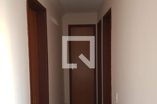 Corredor de apartamento à venda com 3 quartos, 63m² em Parque Sao Vicente, Santo André