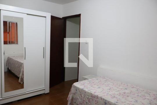 Suíte da casa térrea de casa à venda com 4 quartos, 199m² em Vila Alzira, São Paulo