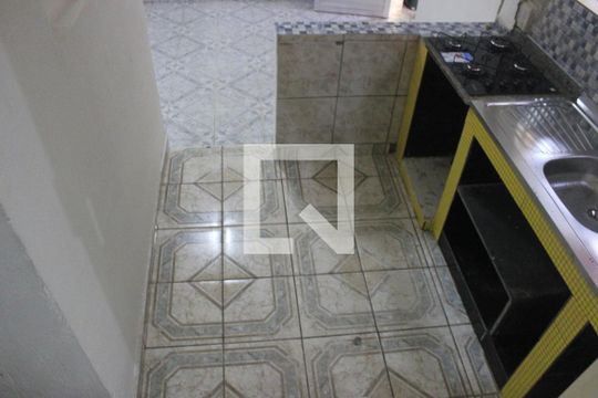 Cozinha  de casa para alugar com 2 quartos, 54m² em Parque Santo Antonio, Guarulhos