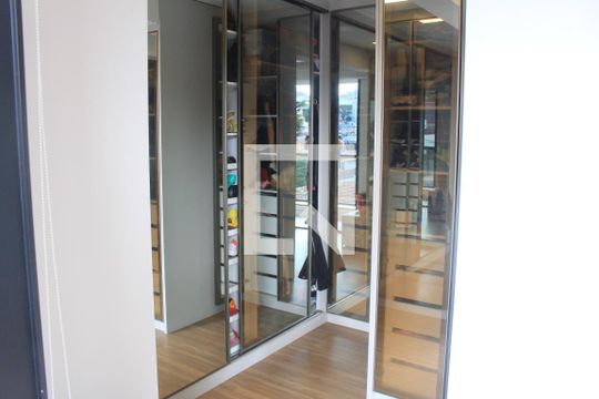 Closet da suíte 1 de casa à venda com 3 quartos, 389m² em Nova Gerti, São Caetano do Sul