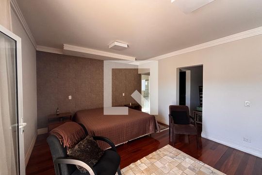 Suíte 1 de casa de condomínio para alugar com 5 quartos, 430m² em Residencial Morada dos Lagos, Barueri