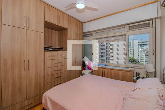 Quarto 1 de apartamento para alugar com 3 quartos, 160m² em Floresta, Porto Alegre