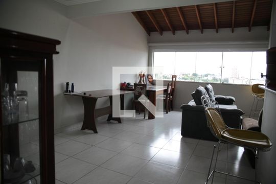 Sala  de casa para alugar com 4 quartos, 236m² em Nova Petrópolis, São Bernardo do Campo