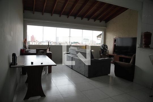 Sala  de casa para alugar com 4 quartos, 236m² em Nova Petrópolis, São Bernardo do Campo