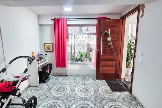 Sala de casa para alugar com 4 quartos, 330m² em Penha, Rio de Janeiro