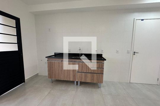 Sala/cozinha de apartamento para alugar com 2 quartos, 60m² em Outeiro de São Fernando, Barueri