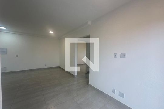 Sala/cozinha de apartamento para alugar com 2 quartos, 60m² em Outeiro de São Fernando, Barueri