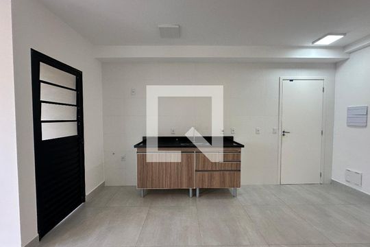 Sala/cozinha de apartamento para alugar com 2 quartos, 60m² em Outeiro de São Fernando, Barueri