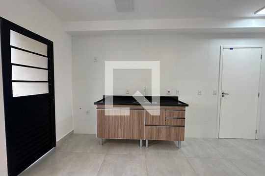 Sala/cozinha de apartamento para alugar com 2 quartos, 60m² em Outeiro de São Fernando, Barueri
