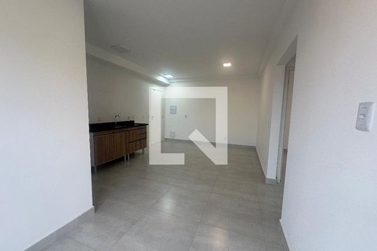 Sala/cozinha de apartamento para alugar com 2 quartos, 60m² em Outeiro de São Fernando, Barueri
