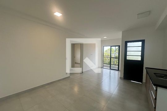 Sala/cozinha de apartamento para alugar com 2 quartos, 60m² em Outeiro de São Fernando, Barueri