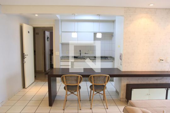 Sala de apartamento à venda com 2 quartos, 70m² em Jardim Goiás, Goiânia