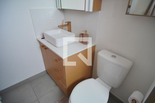 Banheiro da Suíte de apartamento à venda com 3 quartos, 71m² em Jardim do Salso, Porto Alegre