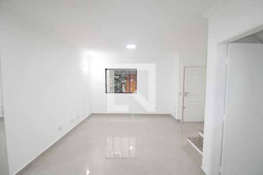 Sala de casa de condomínio à venda com 3 quartos, 110m² em Chora Menino, São Paulo