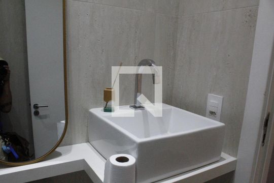 Banheiro de apartamento para alugar com 2 quartos, 50m² em Anil, Rio de Janeiro