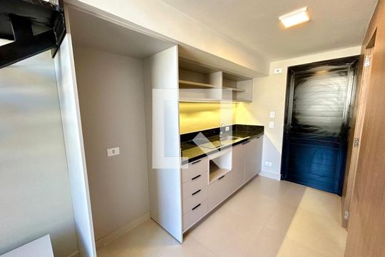 Quarto  de kitnet/studio para alugar com 1 quarto, 34m² em Vila Galvão, Guarulhos