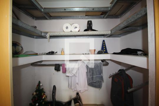 Closet de apartamento à venda com 1 quarto, 48m² em Vila Jardim, Porto Alegre