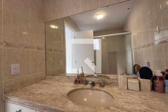 Suíte 1 - Banheiro de casa de condomínio à venda com 4 quartos, 282m² em Vargem Pequena, Rio de Janeiro