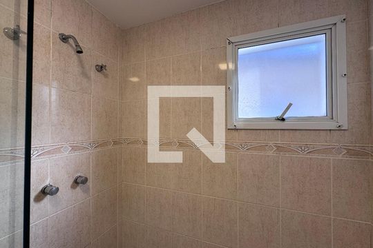 Suíte 1 - Banheiro de casa de condomínio à venda com 4 quartos, 282m² em Vargem Pequena, Rio de Janeiro