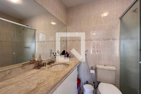 Suíte 1 - Banheiro de casa de condomínio à venda com 4 quartos, 282m² em Vargem Pequena, Rio de Janeiro