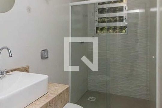 Banheiro 1 de apartamento para alugar com 3 quartos, 60m² em Praia de Belas, Porto Alegre