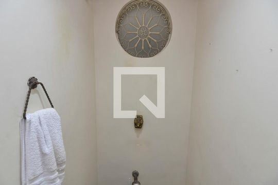 Lavabo de casa para alugar com 5 quartos, 694m² em Tijuca, Rio de Janeiro