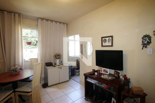 Sala de apartamento para alugar com 1 quarto, 38m² em Irajá, Rio de Janeiro