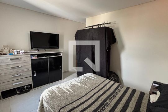 Suite de apartamento à venda com 2 quartos, 119m² em Vila Metalúrgica, Santo André