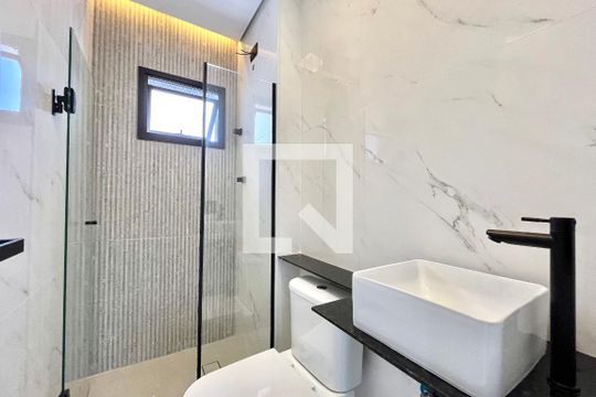 Banheiro de kitnet/studio para alugar com 1 quarto, 26m² em Vila da Saúde, São Paulo