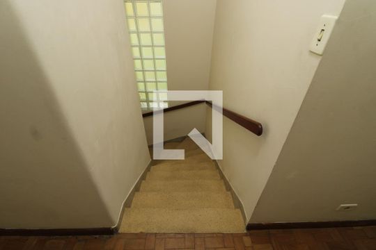 Escadas de casa à venda com 4 quartos, 210m² em Jardim da Gloria, São Paulo