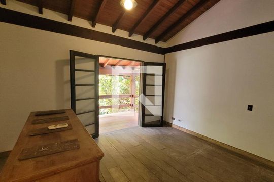 Casa à venda com 4 quartos, 269m² em Morada dos Pássaros, Barueri
