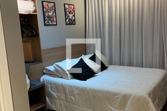 Sala/Quarto de apartamento à venda com 1 quarto, 27m² em Pinheiros, São Paulo
