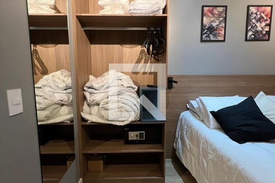 Sala/Quarto de apartamento à venda com 1 quarto, 27m² em Pinheiros, São Paulo