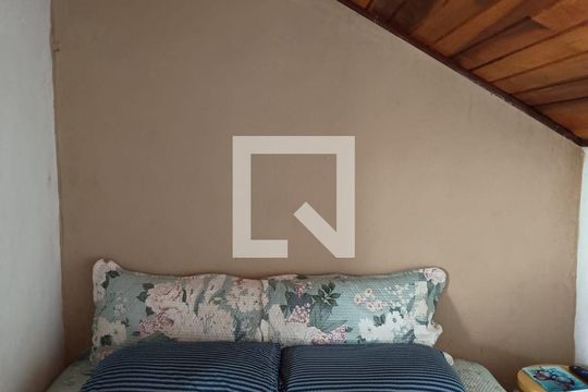 Quarto de casa à venda com 3 quartos, 50m² em Hípica, Porto Alegre
