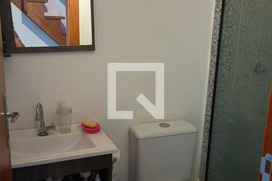 Banheiro de casa à venda com 3 quartos, 50m² em Hípica, Porto Alegre