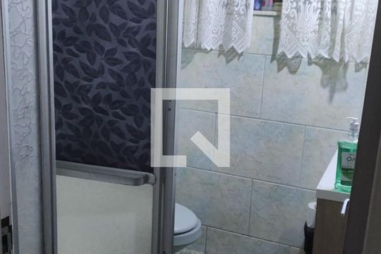 Banheiro de casa de condomínio para alugar com 3 quartos, 137m² em Taquara, Rio de Janeiro