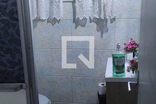 Banheiro de casa de condomínio para alugar com 3 quartos, 137m² em Taquara, Rio de Janeiro
