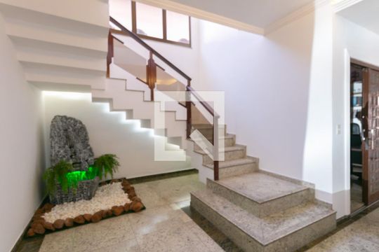Casa para alugar com 4 quartos, 450m² em Letícia, Belo Horizonte