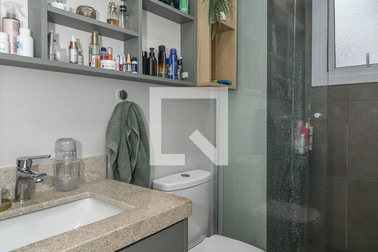Banheiro da Suíte de apartamento à venda com 3 quartos, 82m² em São Sebastião, Porto Alegre