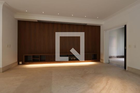 Sala de casa de condomínio à venda com 4 quartos, 483m² em Jardim Guedala, São Paulo