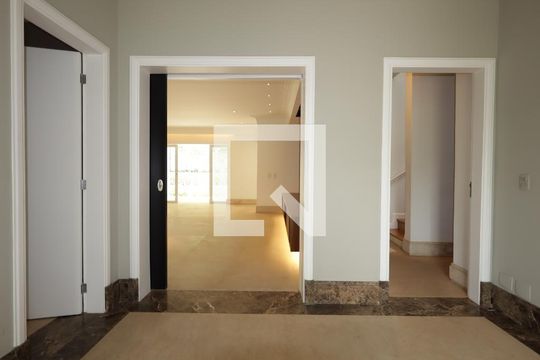 Hall de entrada de casa de condomínio à venda com 4 quartos, 483m² em Jardim Guedala, São Paulo