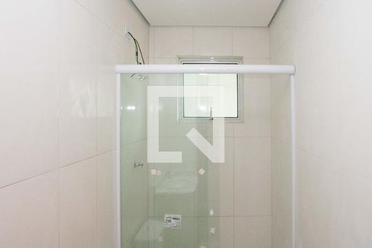 Banheiro de apartamento para alugar com 1 quarto, 35m² em Vila Clara, São Paulo
