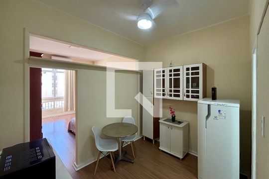 Sala de apartamento para alugar com 1 quarto, 45m² em Copacabana, Rio de Janeiro