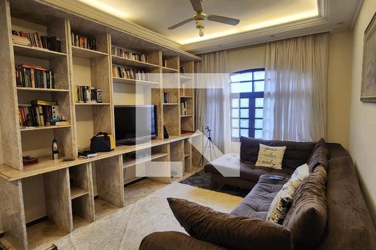 Sala de casa à venda com 4 quartos, 220m² em Jardim Popular, São Paulo