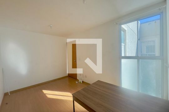 Sala de apartamento para alugar com 2 quartos, 38m² em Jardim Hanna, Guarulhos