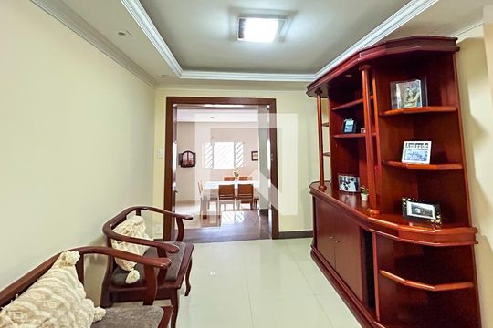 Casa à venda com 5 quartos, 278m² em Alípio de Melo, Belo Horizonte