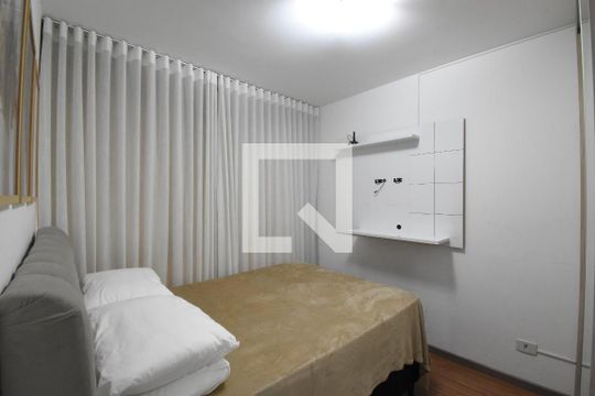 Suíte de apartamento para alugar com 1 quarto, 43m² em Centro, Curitiba