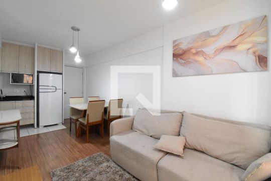 Sala de apartamento para alugar com 1 quarto, 43m² em Centro, Curitiba
