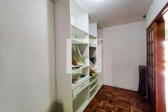 Closet do Quarto 1 de casa para alugar com 3 quartos, 220m² em Cavalhada, Porto Alegre